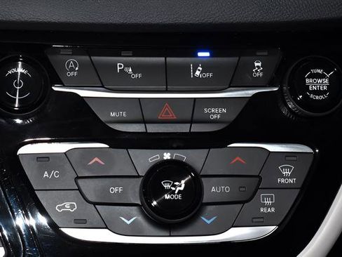 Certified 2023 Chrysler Pacifica Touring-L FWD image 29