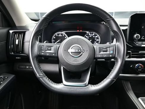 Used 2025 Nissan Pathfinder SV FWD image 29