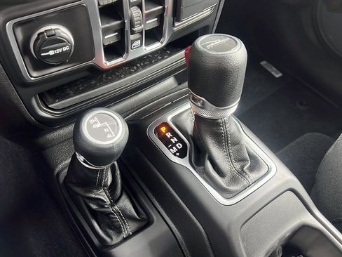 New 2025 Jeep Gladiator Sport image 18