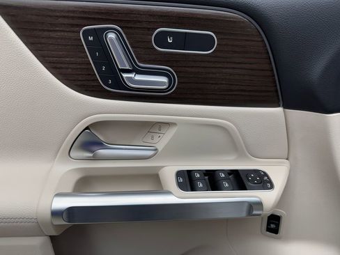 New 2026 Mercedes-Benz GLB 250 4MATIC image 10