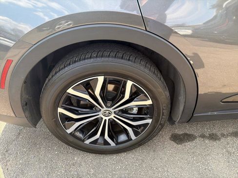 Used 2024 Toyota Crown image 5