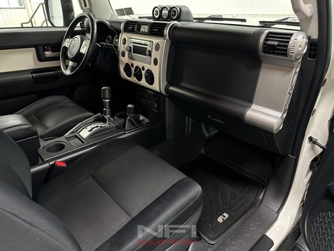 Used 2013 Toyota FJ Cruiser 4WD w/ Upgrade Pkg image 36