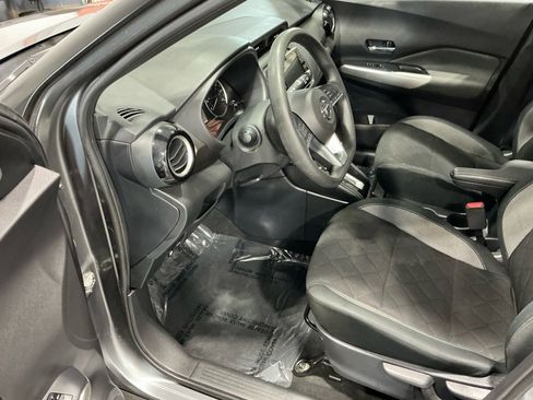 Used 2020 Nissan Kicks SV image 3
