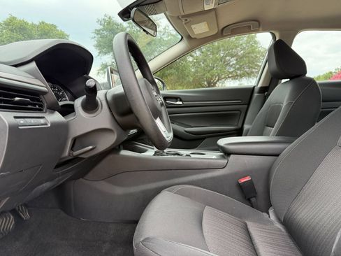 Used 2025 Nissan Altima 2.5 SV FWD image 27