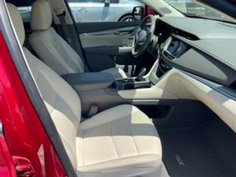 Used 2021 Cadillac XT5 Premium Luxury w/ LPO, Floor Liner Package AWD/4WD image 9