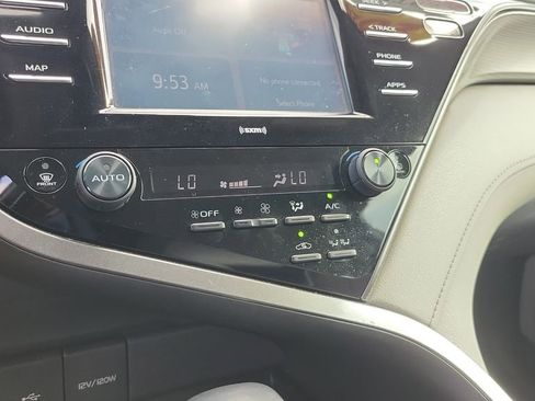 Used 2020 Toyota Camry SE image 23