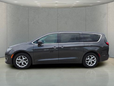 Used 2019 Chrysler Pacifica Touring Plus w/ Advanced Safetytec Group FWD image 6