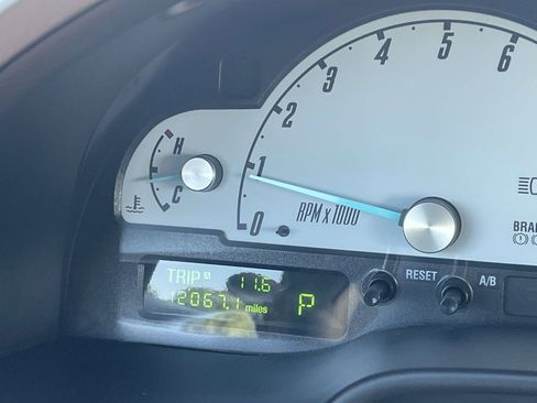 Used 2002 Ford Thunderbird RWD image 25