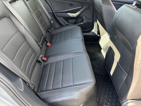 Used 2024 Volkswagen Jetta SE w/ Panoramic Sunroof Package image 12