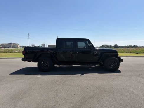 Used 2021 Jeep Gladiator Sport AWD/4WD image 6