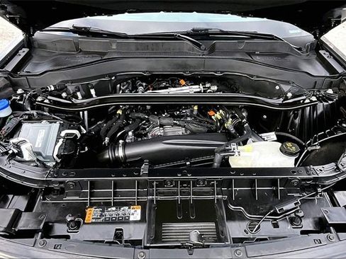 Used 2025 Ford Explorer ST-Line w/ ST-Line Street Pack image 9