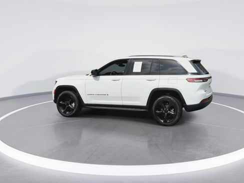 Used 2023 Jeep Grand Cherokee Limited w/ Black Appearance Package AWD/4WD image 7