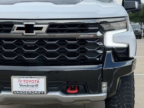 Used 2023 Chevrolet Silverado 1500 ZR2 w/ Technology Package AWD/4WD image 9
