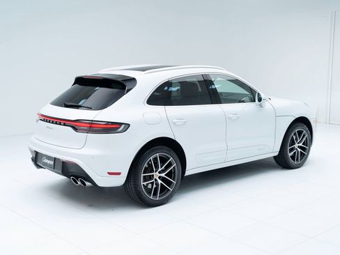 Certified 2025 Porsche Macan image 9