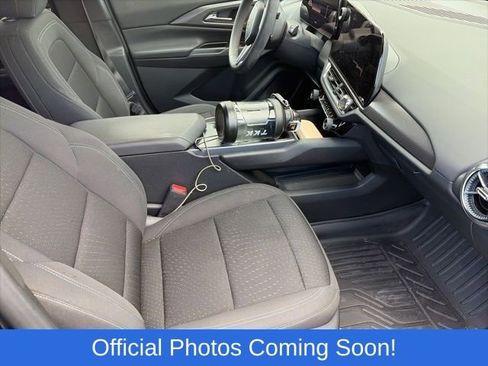 Used 2025 Chevrolet Equinox EV LT FWD image 3