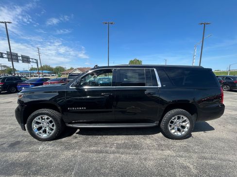 Used 2018 Chevrolet Suburban LT RWD image 4