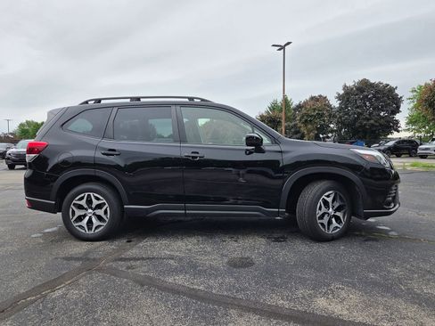 Used 2023 Subaru Forester Premium AWD/4WD image 3