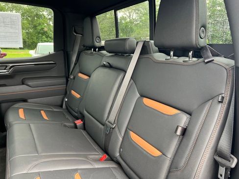 Used 2025 GMC Sierra 1500 AT4 w/ AT4 Premium Package AWD/4WD image 5