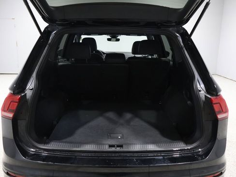 Used 2023 Volkswagen Tiguan SE R-Line image 4