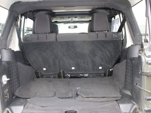 Used 2015 Jeep Wrangler Unlimited Rubicon w/ Connectivity Group image 48