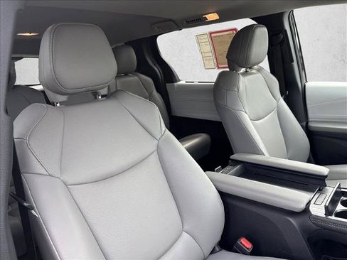 Certified 2026 Toyota Sienna XLE FWD image 24