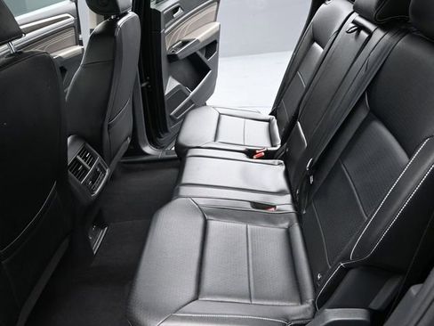 Used 2021 Volkswagen Atlas SE image 16