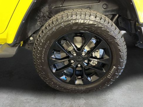 Used 2022 Jeep Wrangler Unlimited Sahara w/ Cold Weather Group AWD/4WD image 16