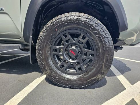 Used 2023 Toyota Tacoma TRD Off-Road w/ TRD Premium Off Road Package AWD/4WD image 9