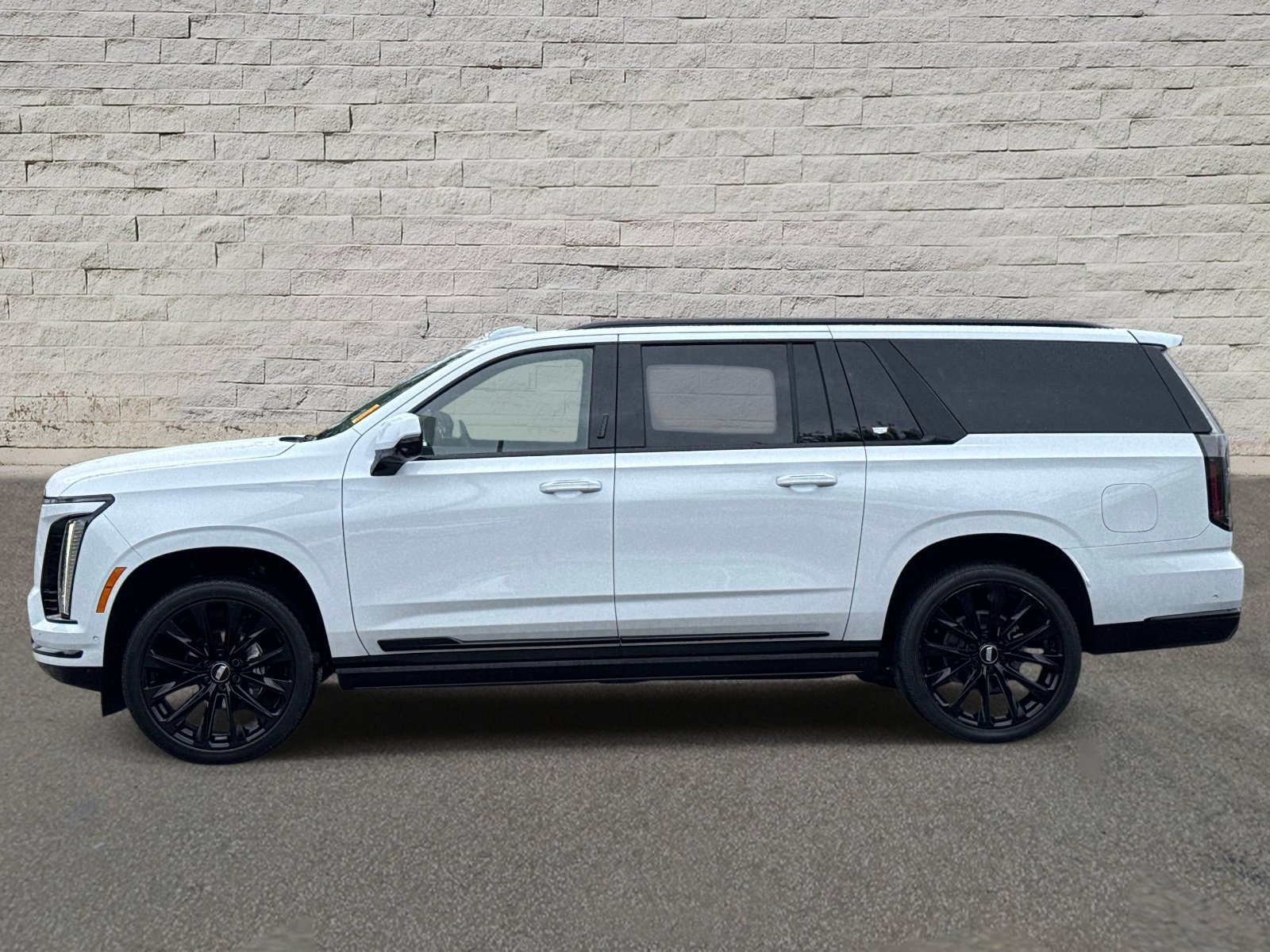 Certified 2026 Cadillac Escalade ESV Platinum Sport w/ LPO, ONYX Package AWD/4WD image 2