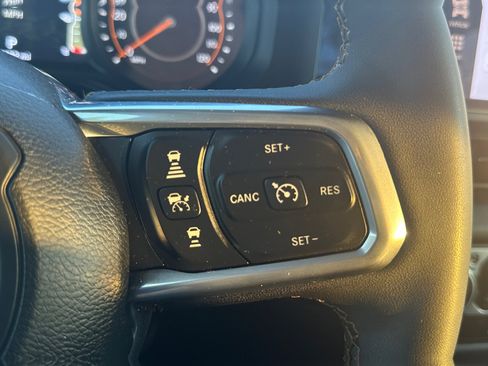 Used 2024 Jeep Wrangler Unlimited Sahara AWD/4WD image 18