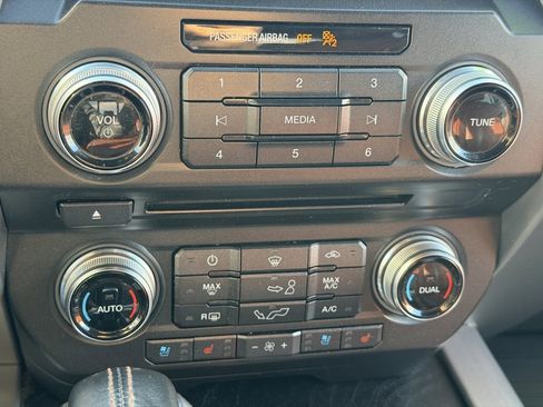 Used 2018 Ford F150 Platinum w/ Equipment Group 701A Luxury image 24