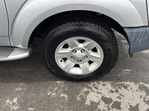 Used 2005 Dodge Durango SXT image 12