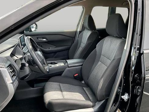 Certified 2025 Nissan Rogue SV FWD image 8