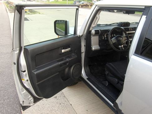 Used 2008 Toyota FJ Cruiser 4WD w/ Convenience Pkg image 16