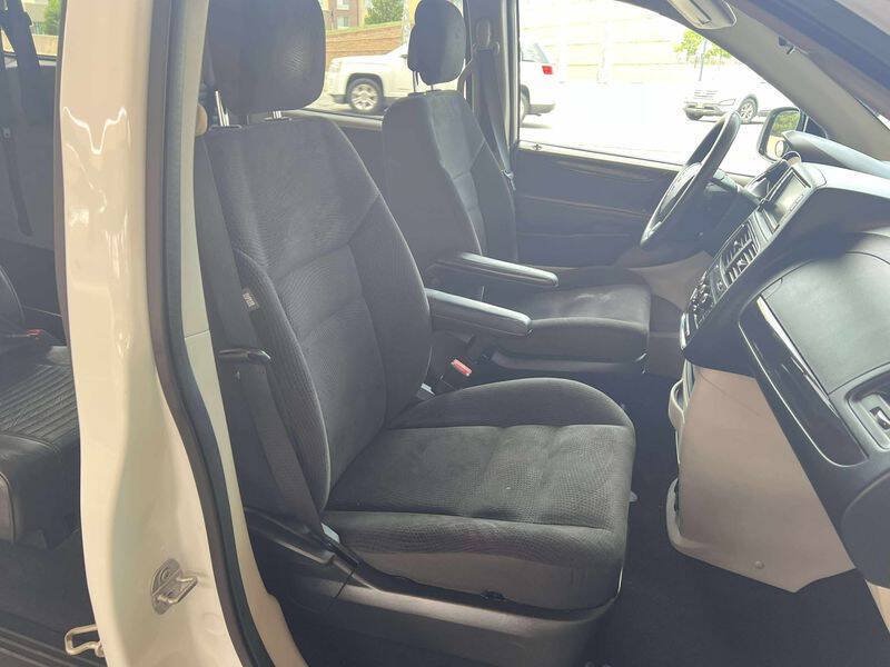 Used 2018 Dodge Grand Caravan SE FWD image 26