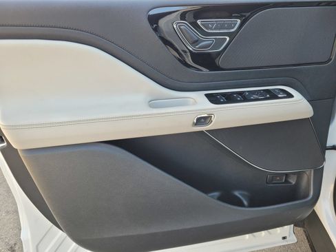 Used 2026 Lincoln Aviator AWD image 10