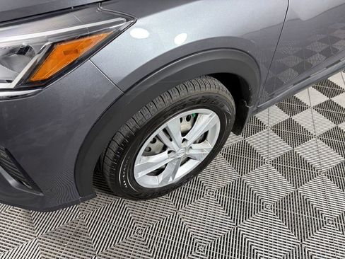 Used 2023 Nissan Kicks S image 11