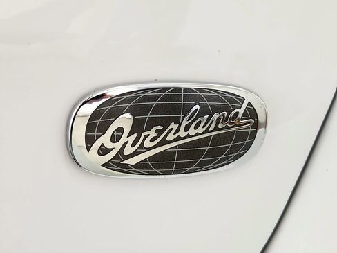 Used 2018 Jeep Grand Cherokee Overland AWD/4WD image 40