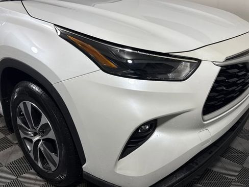 Used 2023 Toyota Highlander XLE AWD/4WD image 14