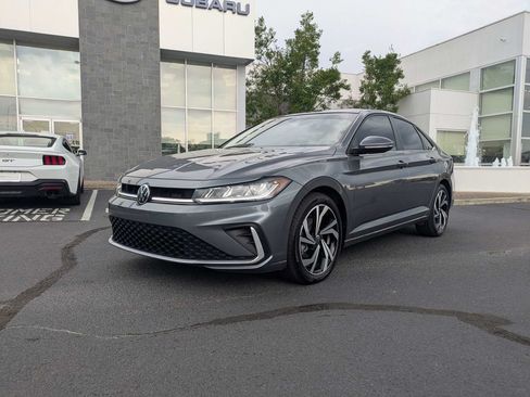 Certified 2025 Volkswagen Jetta SEL FWD image 9