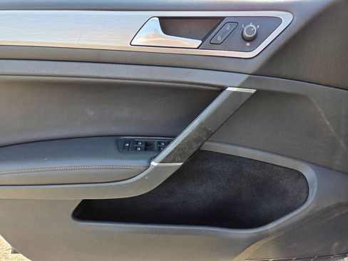 Used 2015 Volkswagen Golf S FWD image 22