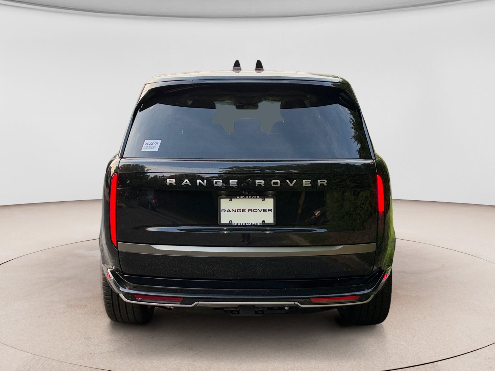New 2027 Land Rover Range Rover Long Wheelbase SE AWD/4WD image 4