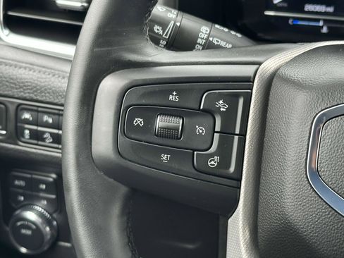 Used 2024 GMC Yukon XL Denali image 8