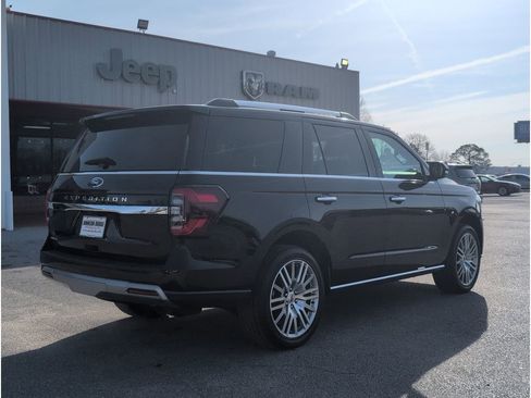 Used 2024 Ford Expedition Limited image 5