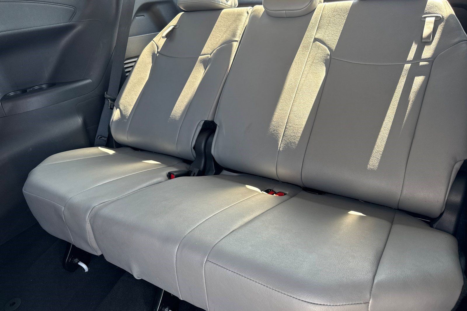 Used 2026 Toyota Sienna XLE FWD image 33