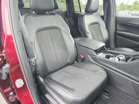 Used 2024 Jeep Grand Cherokee Altitude image 17