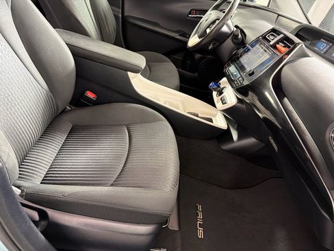 Used 2016 Toyota Prius Four FWD image 19