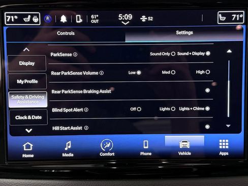 Used 2023 Chrysler Pacifica Touring-L image 23