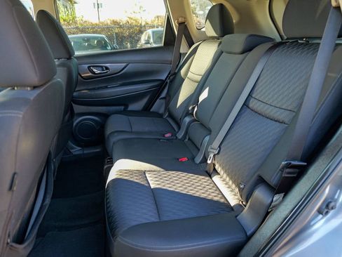 Used 2020 Nissan Rogue SV image 26