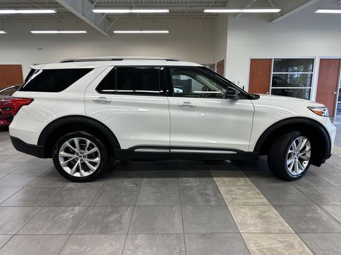 Used 2022 Ford Explorer Platinum w/ Equipment Group 601A image 13